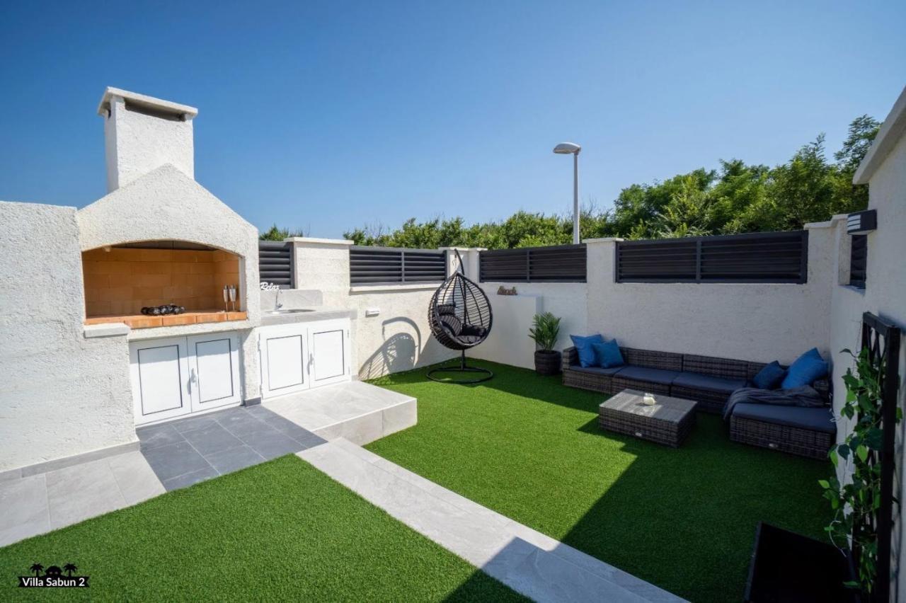 Villas Sabun - Modern House With Heated Pool プリヴラカ エクステリア 写真