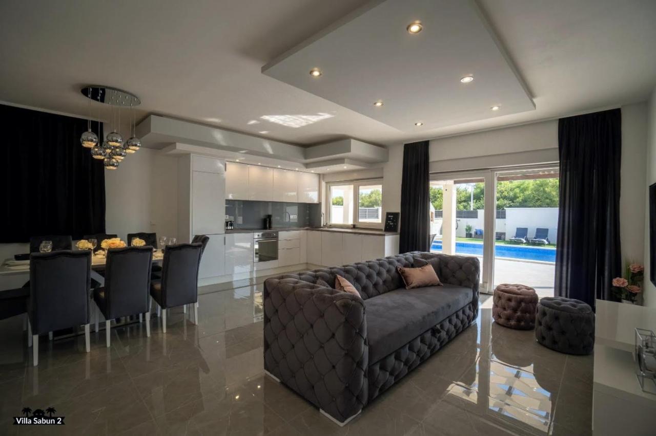 Villas Sabun - Modern House With Heated Pool プリヴラカ エクステリア 写真