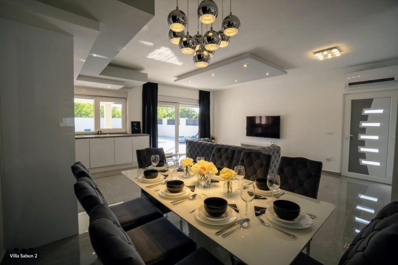 Villas Sabun - Modern House With Heated Pool プリヴラカ エクステリア 写真