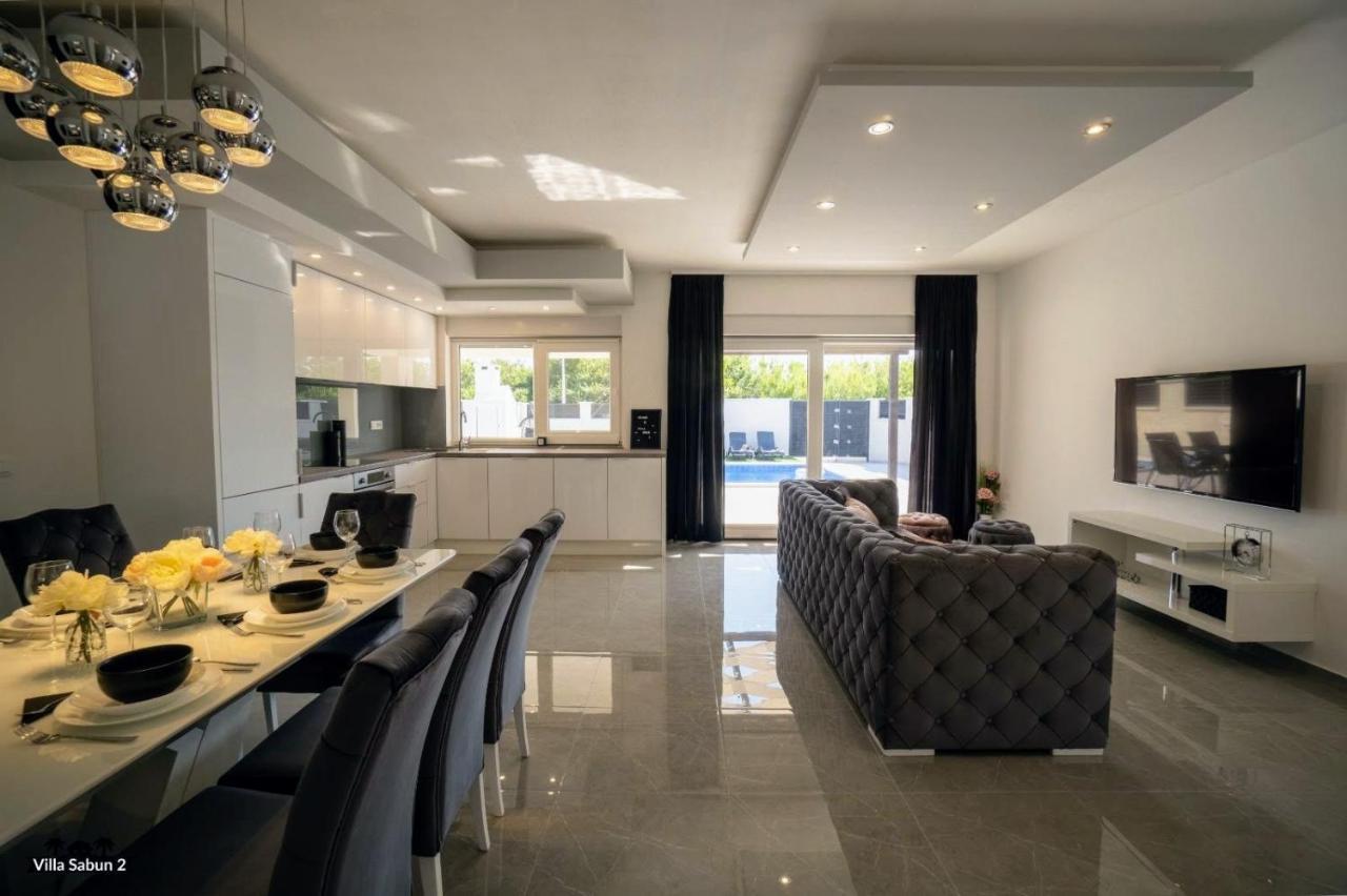 Villas Sabun - Modern House With Heated Pool プリヴラカ エクステリア 写真