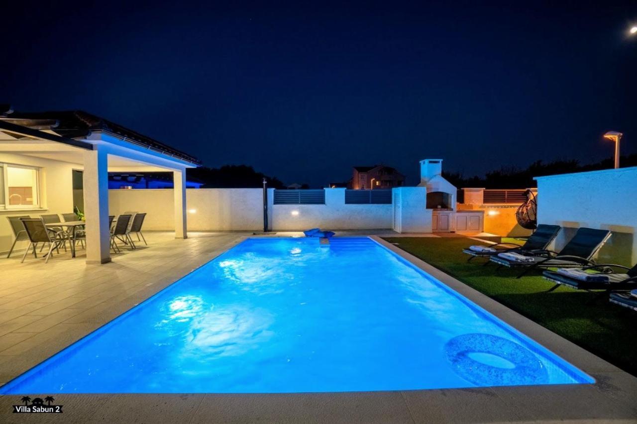 Villas Sabun - Modern House With Heated Pool プリヴラカ エクステリア 写真