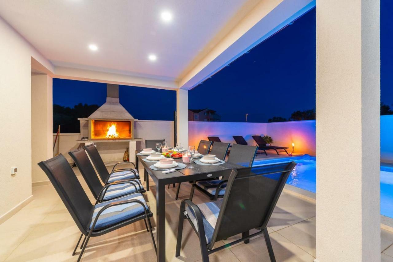 Villas Sabun - Modern House With Heated Pool プリヴラカ エクステリア 写真