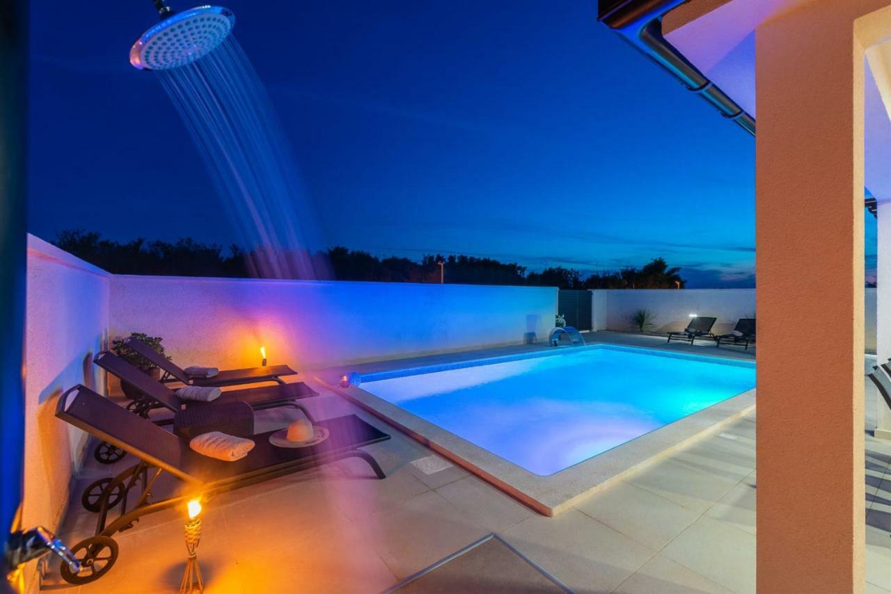 Villas Sabun - Modern House With Heated Pool プリヴラカ エクステリア 写真