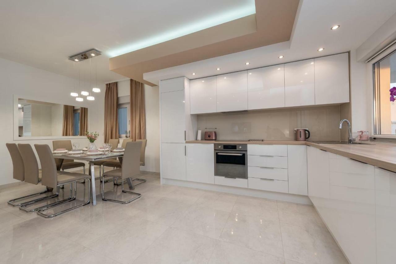 Villas Sabun - Modern House With Heated Pool プリヴラカ エクステリア 写真