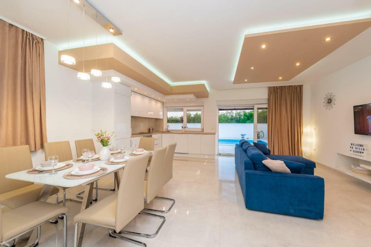 Villas Sabun - Modern House With Heated Pool プリヴラカ エクステリア 写真